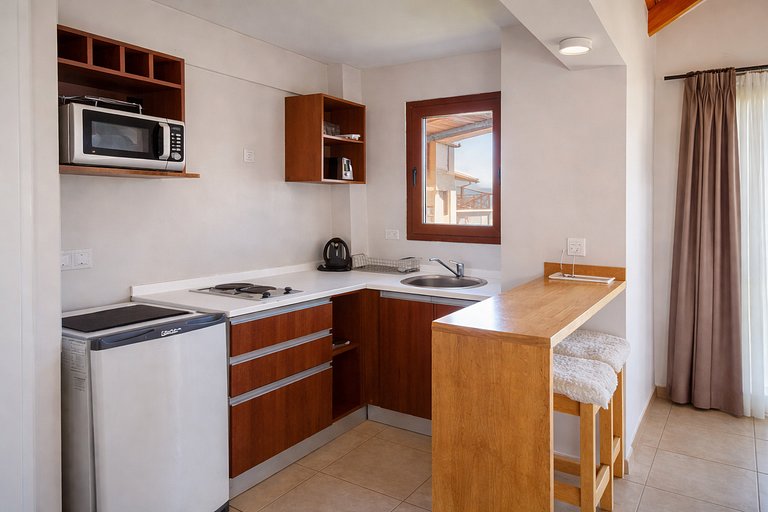 Moreno First-Floor Lake View Apartment
