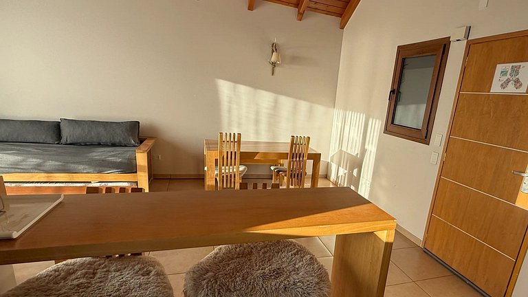 Moreno First-Floor Lake View Apartment