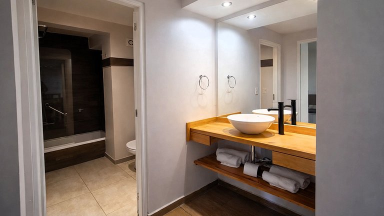 Nahuel Ground-Floor Lake View Loft | Blue Aparts